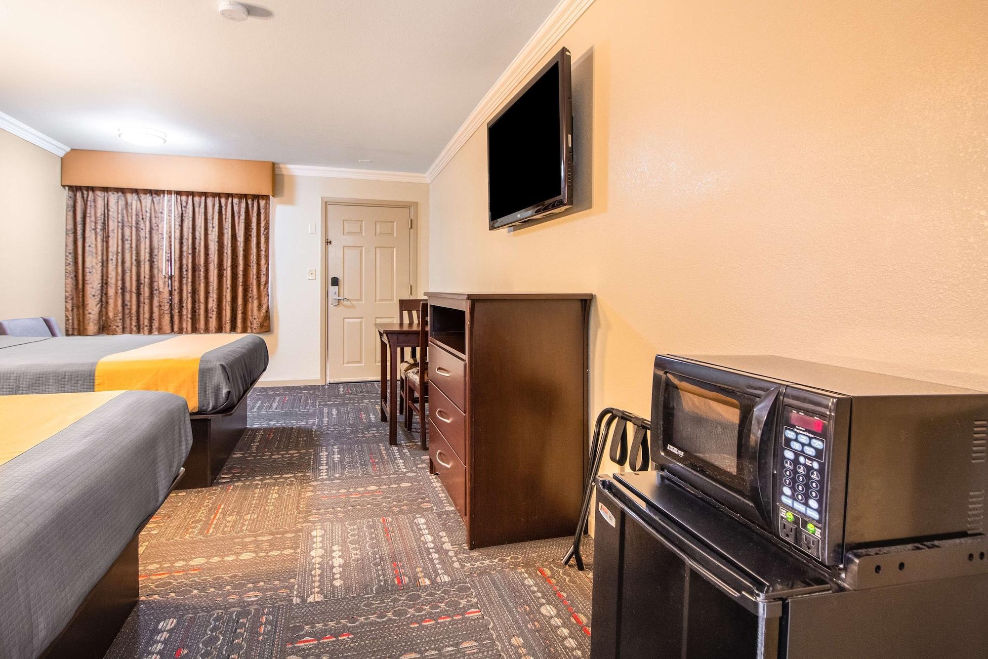 Americas Best Value Inn Houston Heights At I-45 Kültér fotó