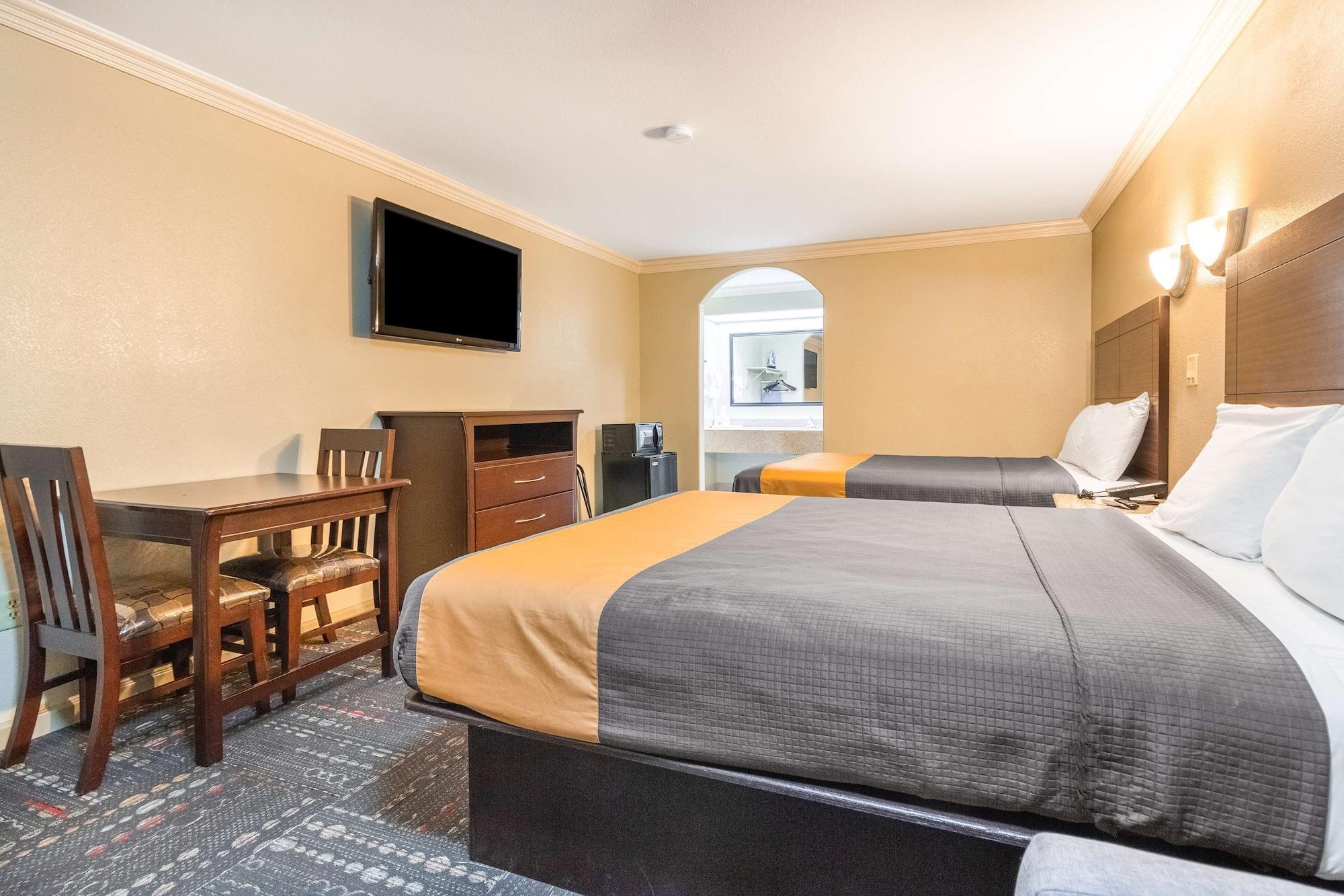 Americas Best Value Inn Houston Heights At I-45 Kültér fotó