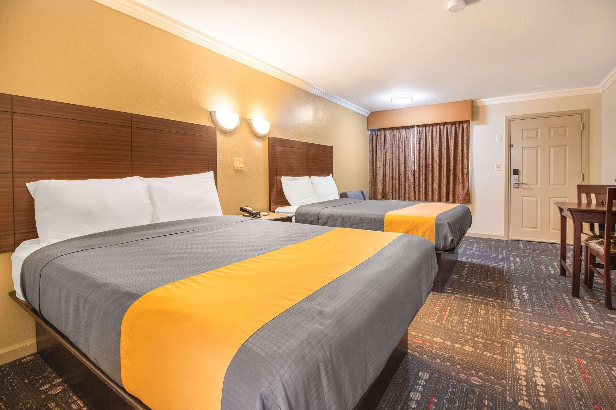 Americas Best Value Inn Houston Heights At I-45 Kültér fotó