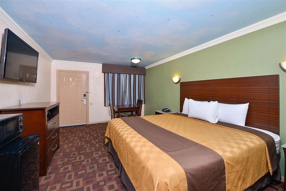 Americas Best Value Inn Houston Heights At I-45 Kültér fotó