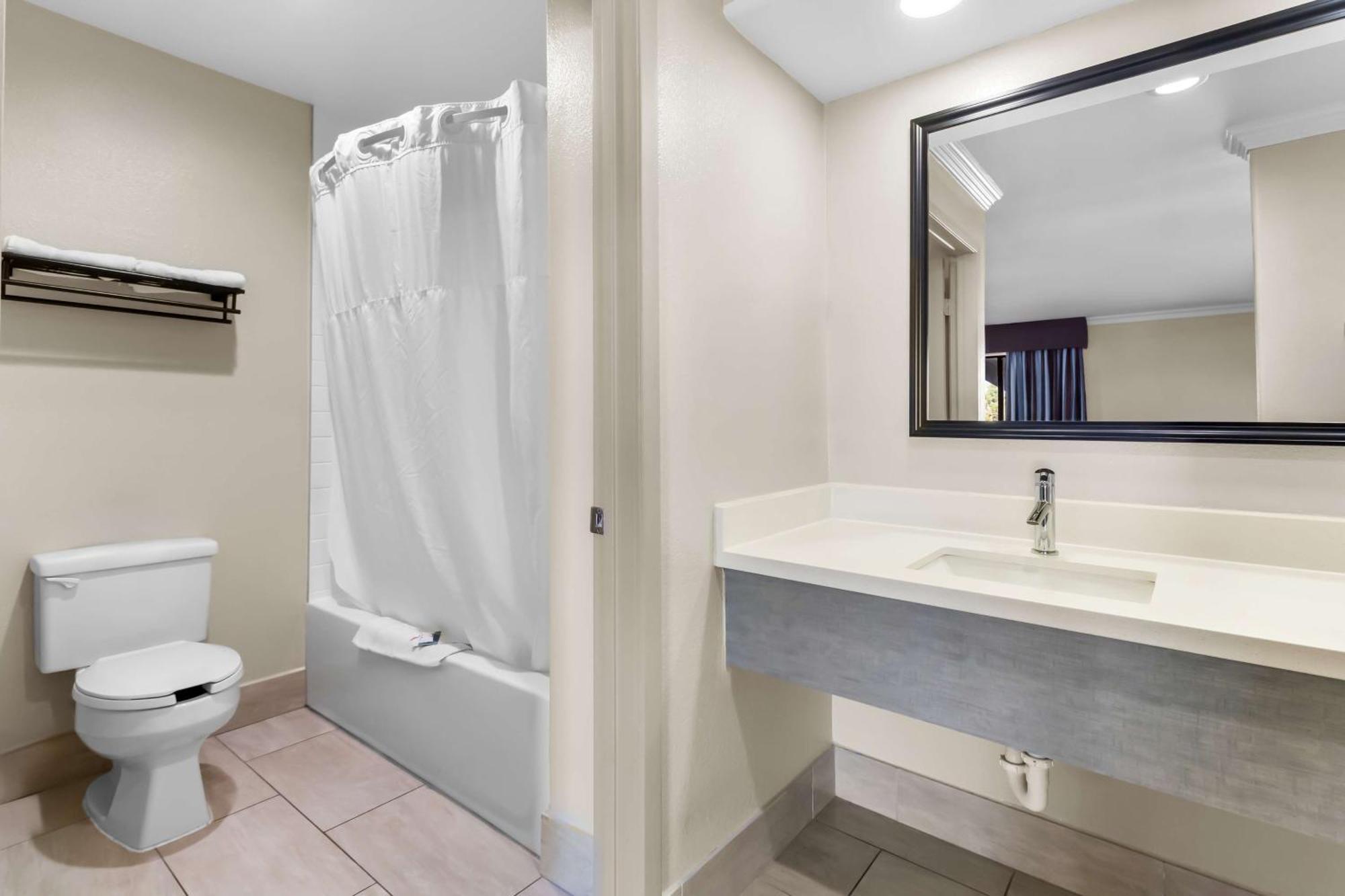 Americas Best Value Inn Houston Heights At I-45 Kültér fotó