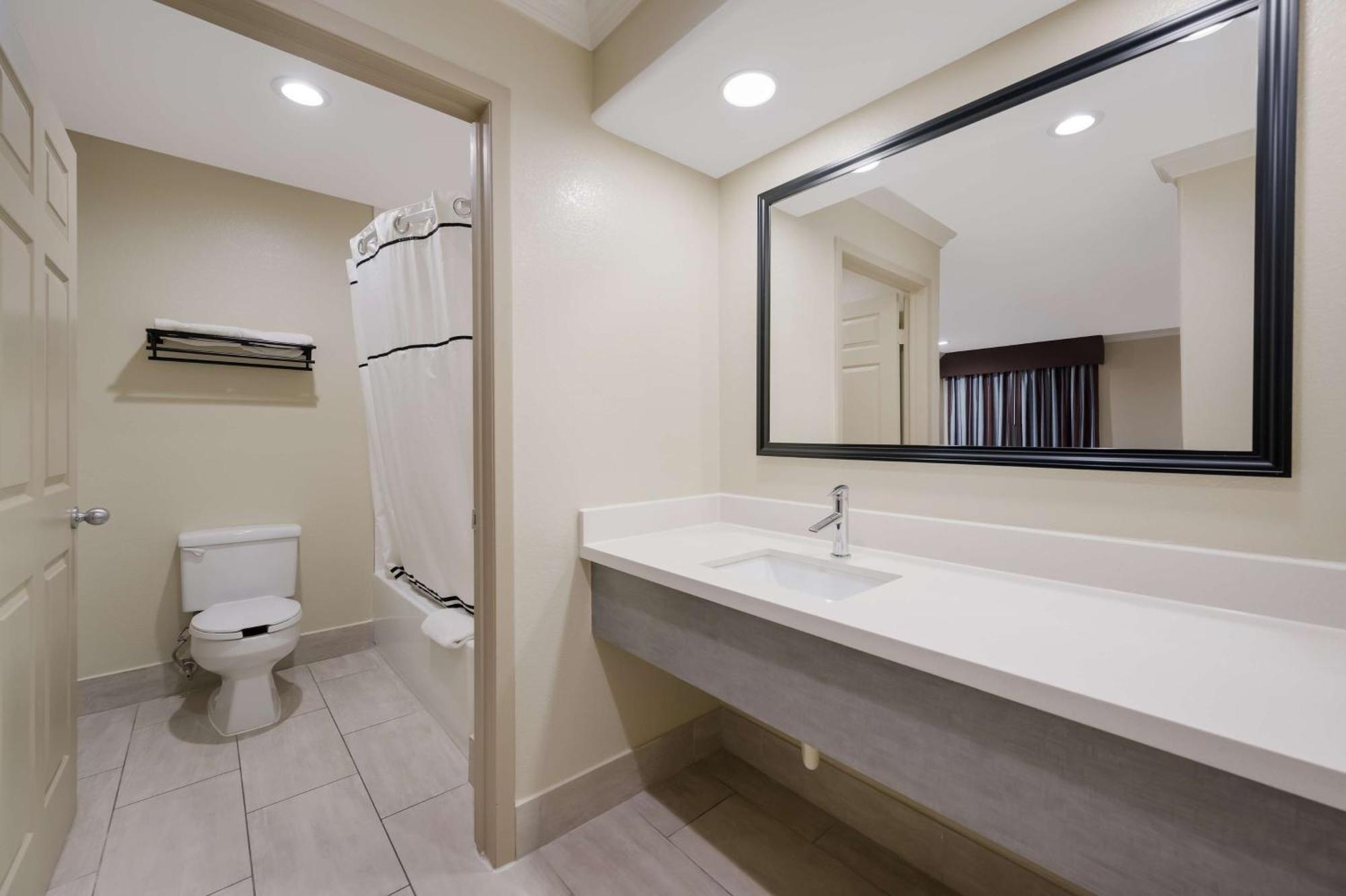 Americas Best Value Inn Houston Heights At I-45 Kültér fotó