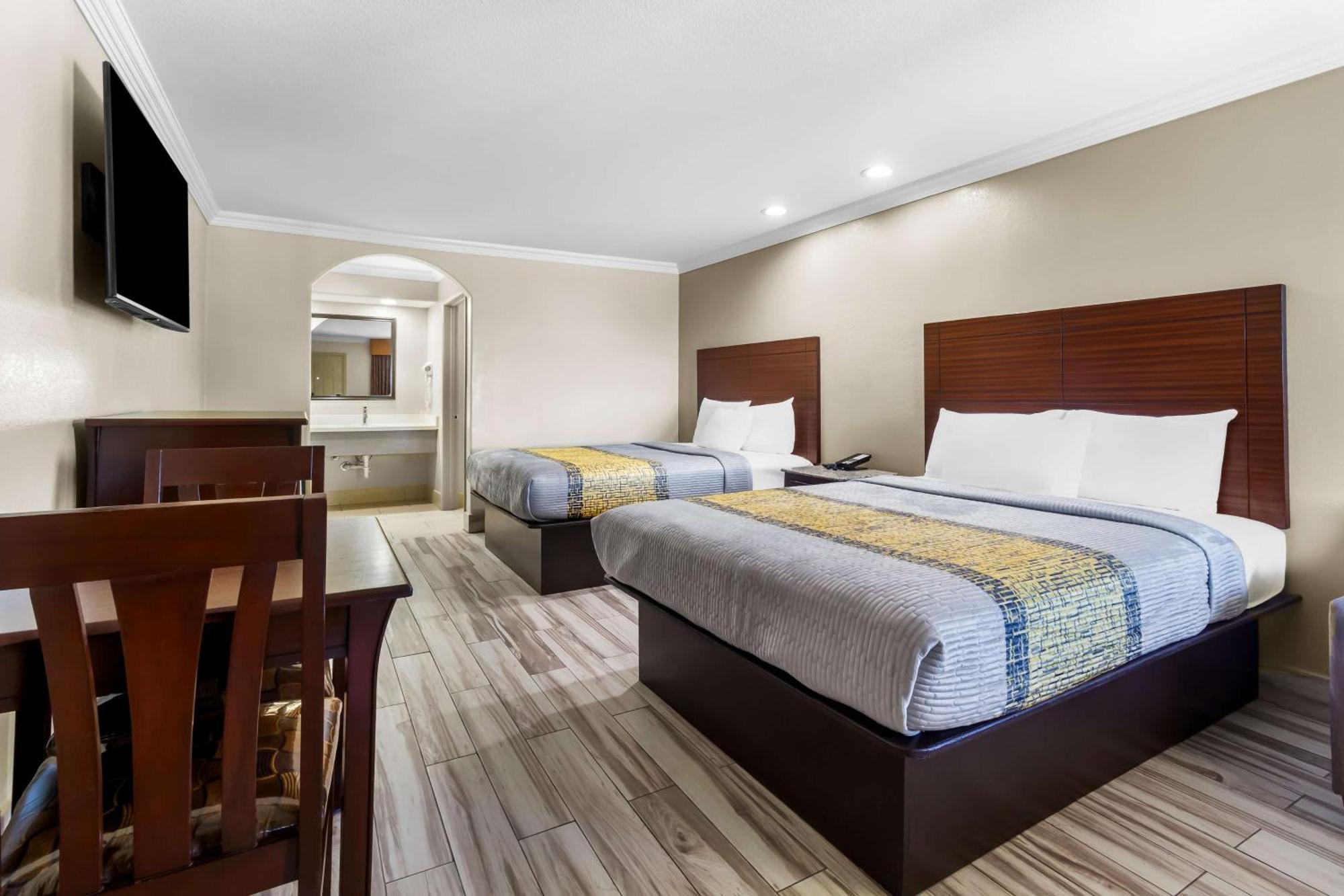 Americas Best Value Inn Houston Heights At I-45 Kültér fotó