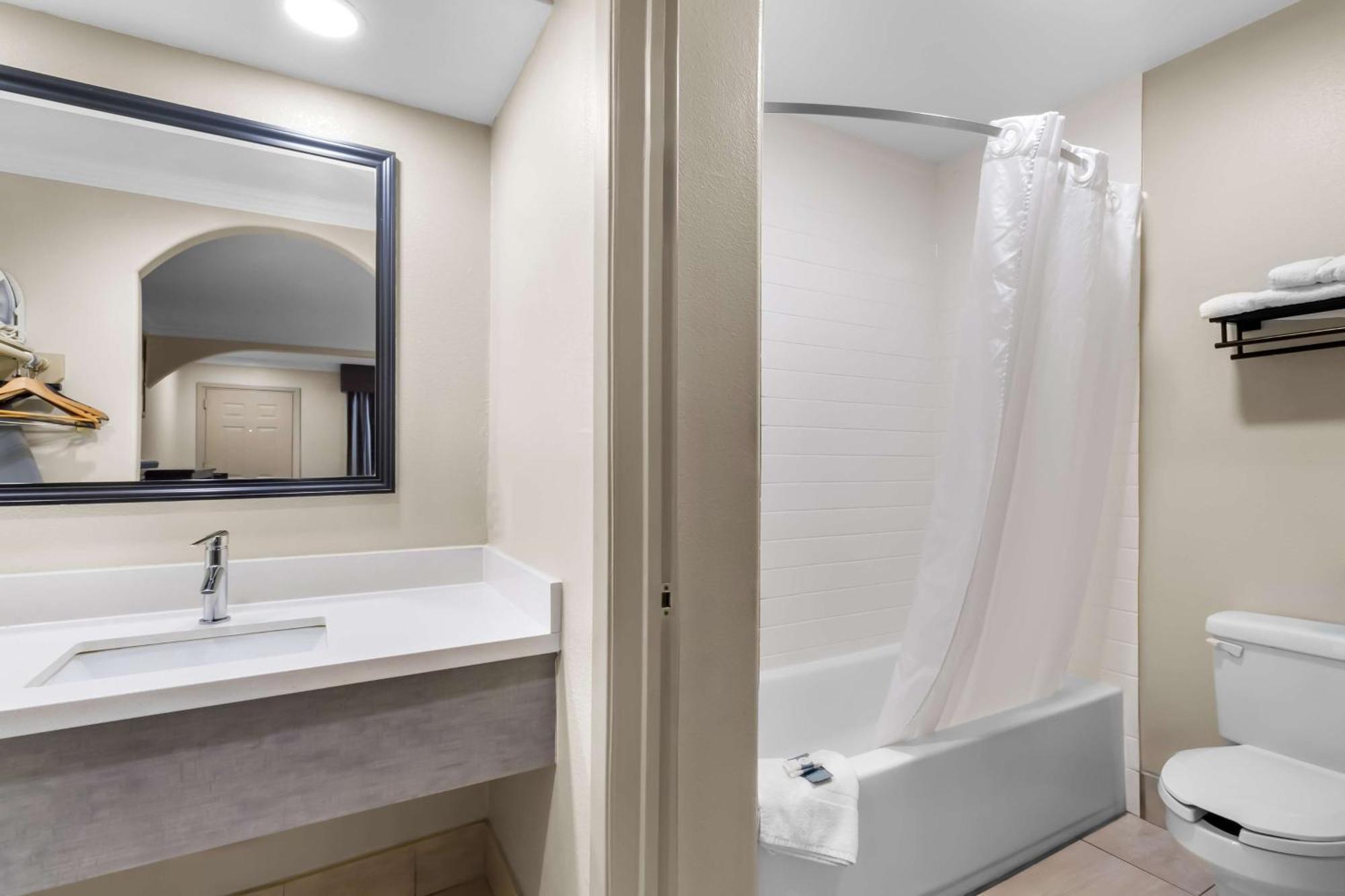 Americas Best Value Inn Houston Heights At I-45 Kültér fotó