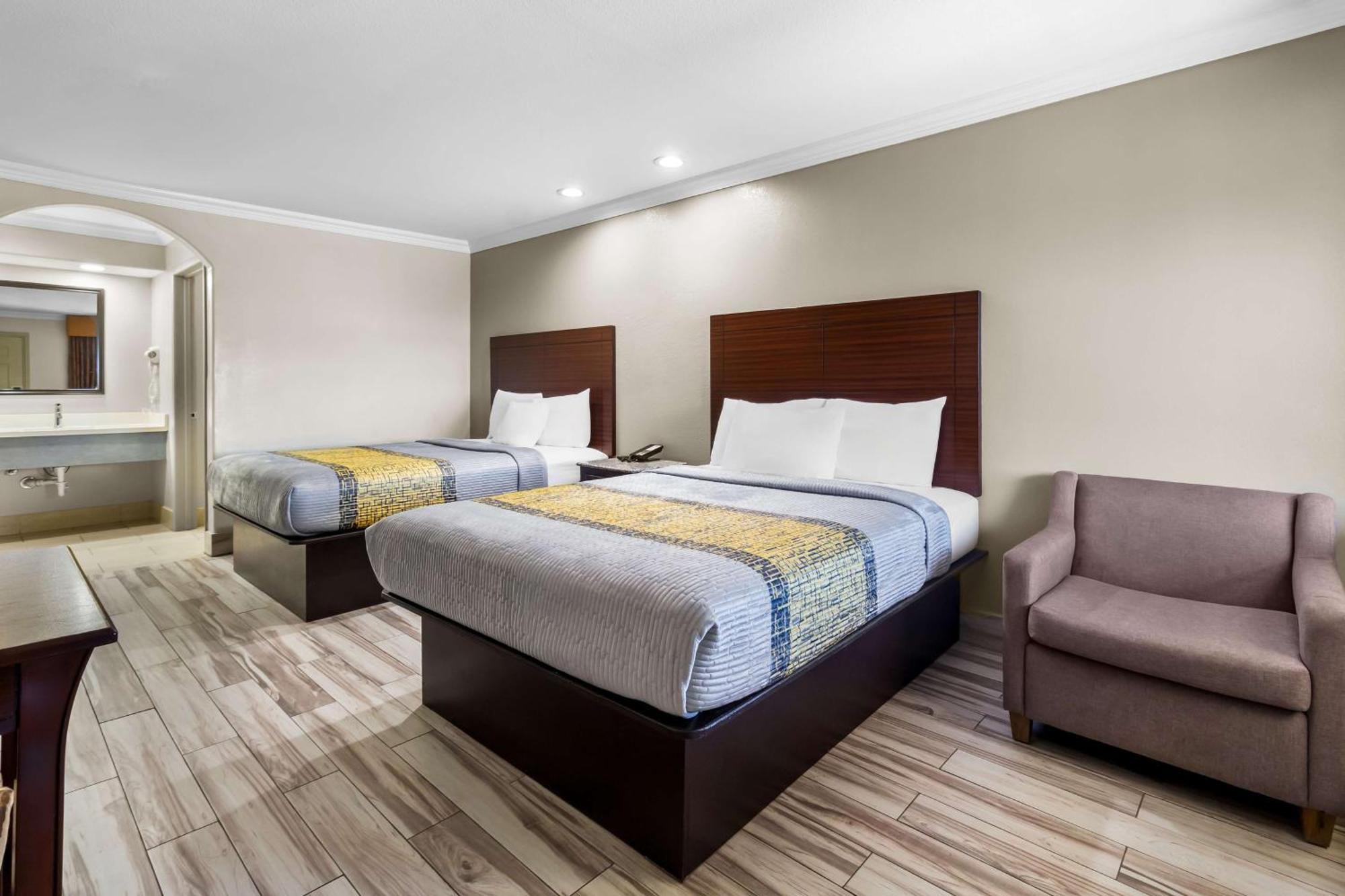Americas Best Value Inn Houston Heights At I-45 Kültér fotó