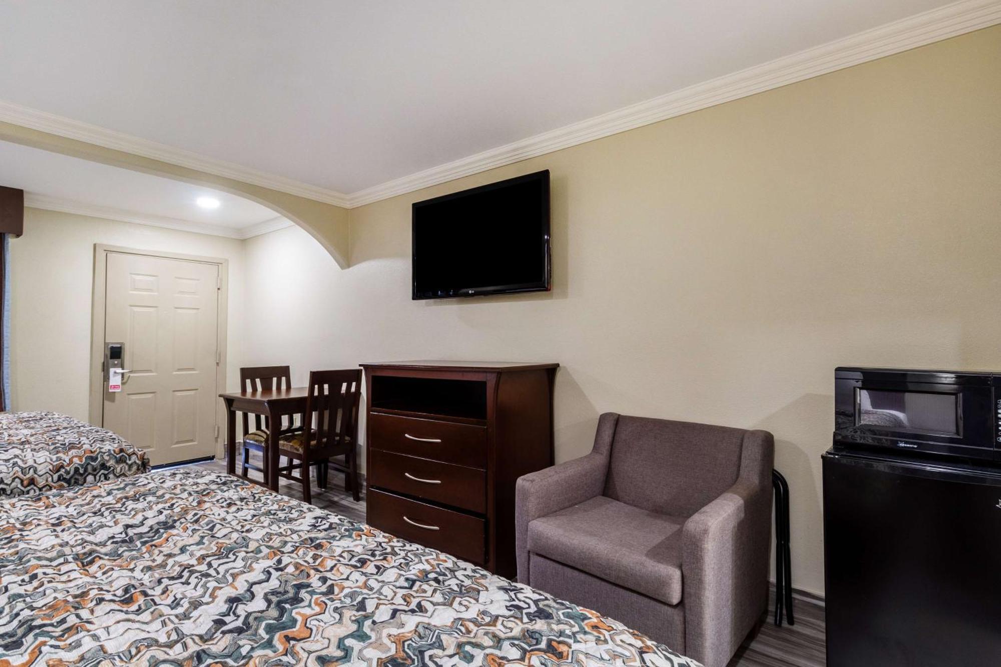 Americas Best Value Inn Houston Heights At I-45 Kültér fotó