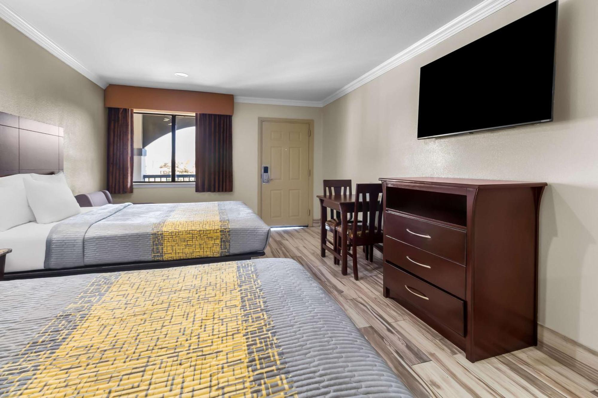 Americas Best Value Inn Houston Heights At I-45 Kültér fotó