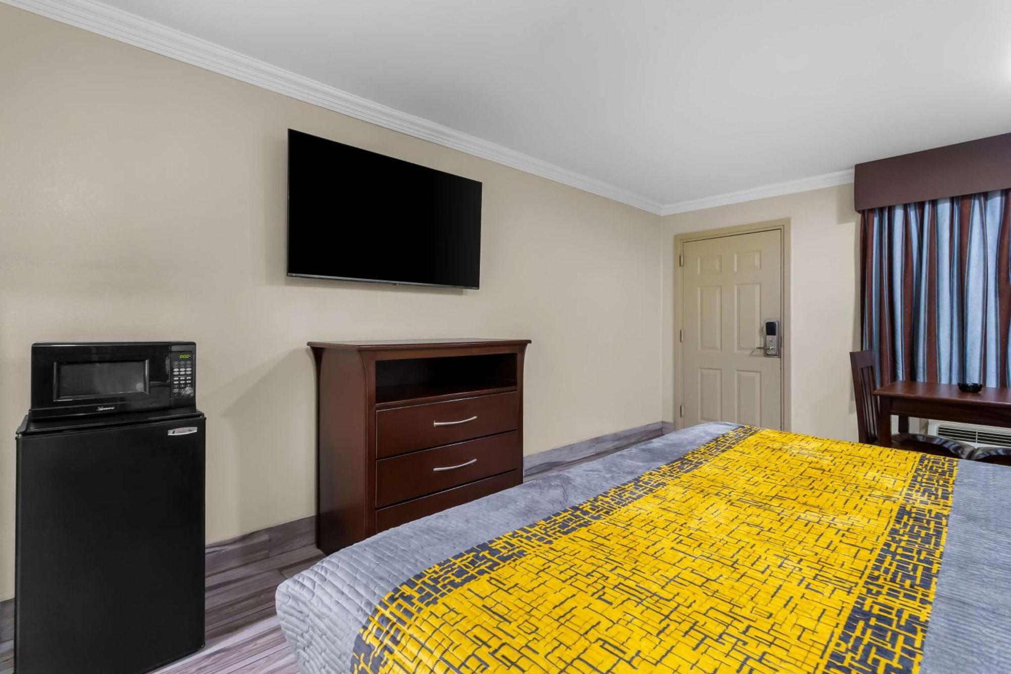 Americas Best Value Inn Houston Heights At I-45 Kültér fotó