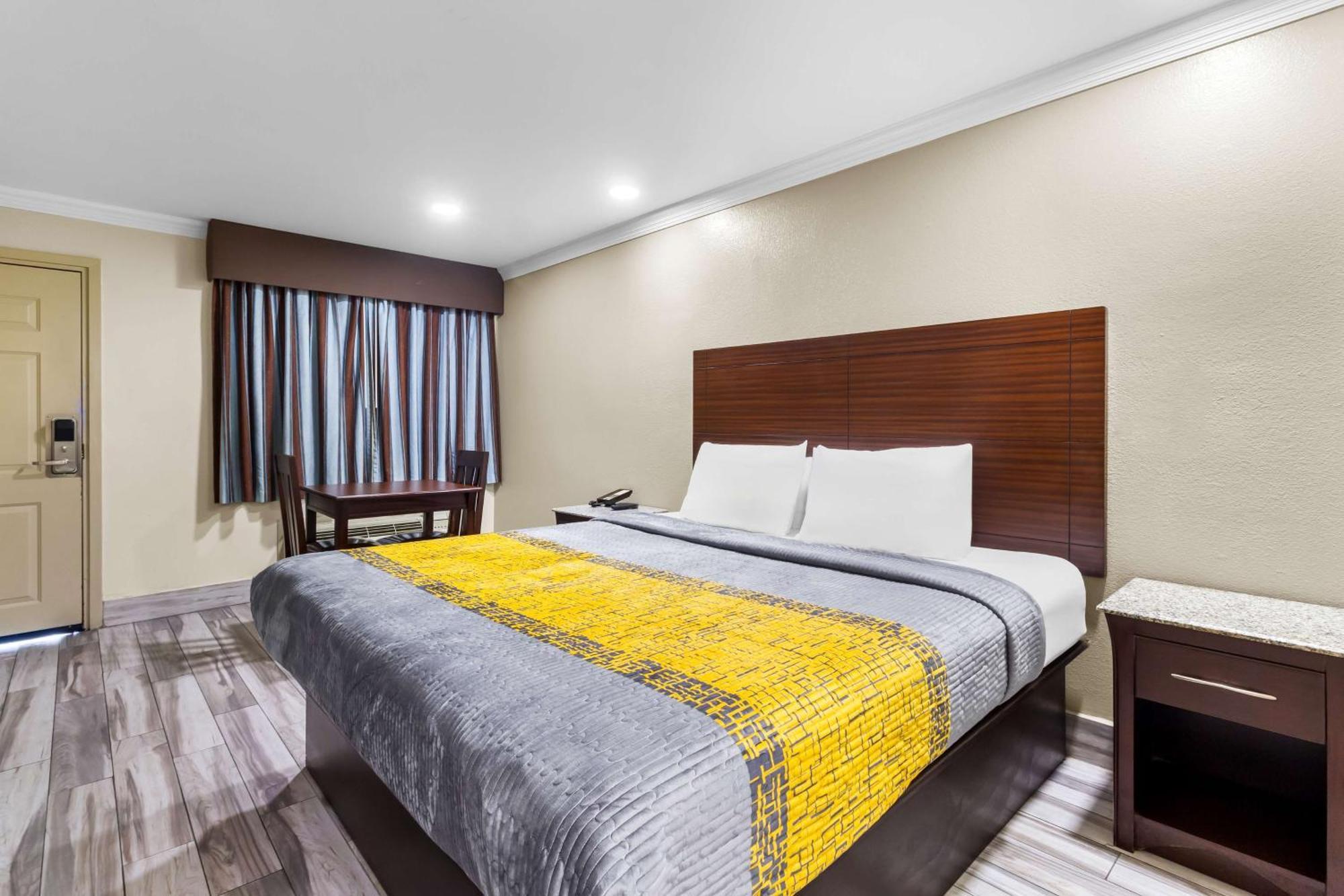 Americas Best Value Inn Houston Heights At I-45 Kültér fotó