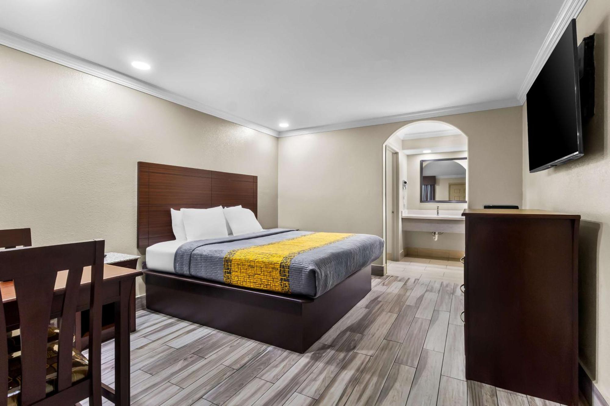 Americas Best Value Inn Houston Heights At I-45 Kültér fotó