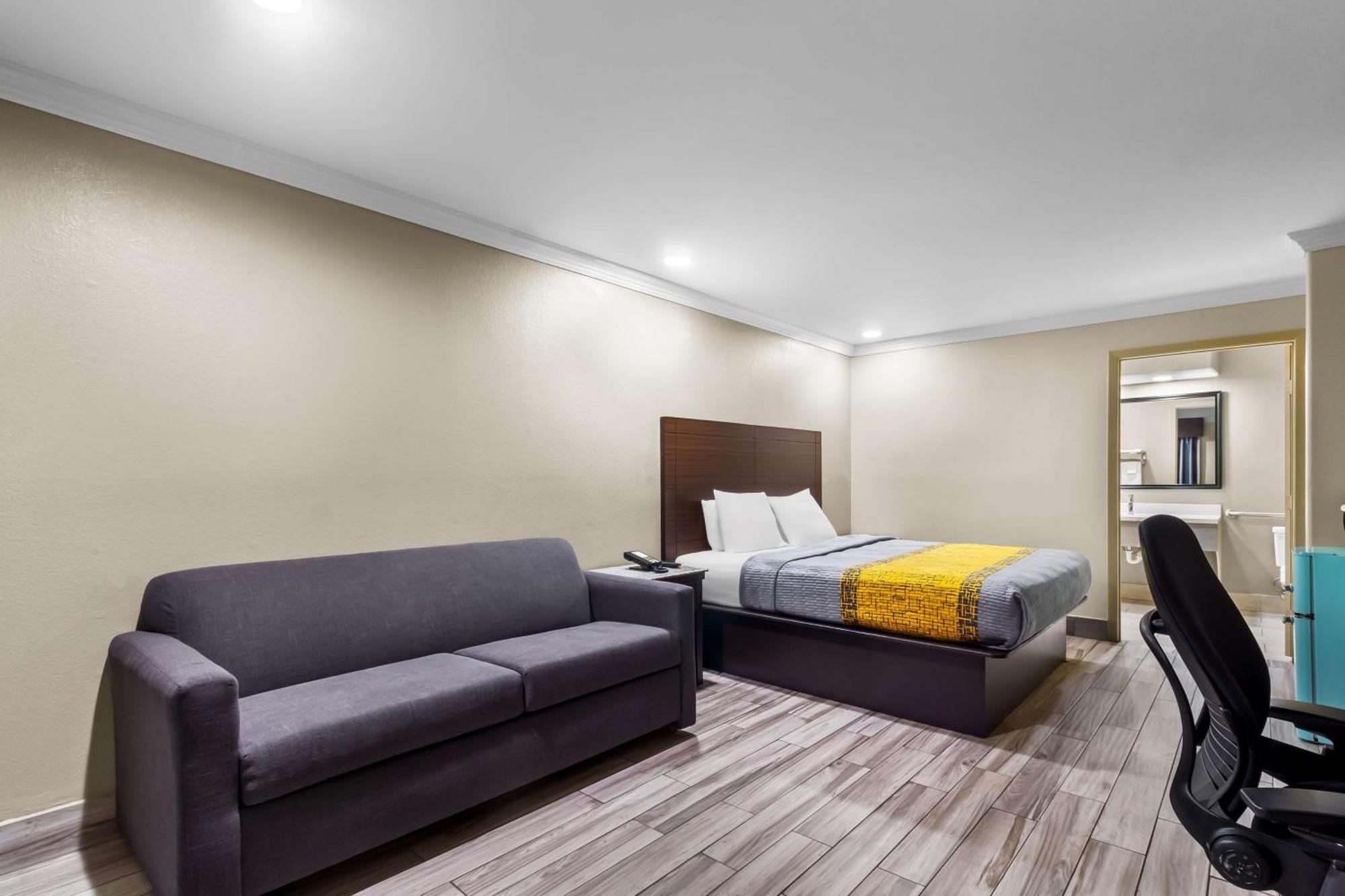 Americas Best Value Inn Houston Heights At I-45 Kültér fotó