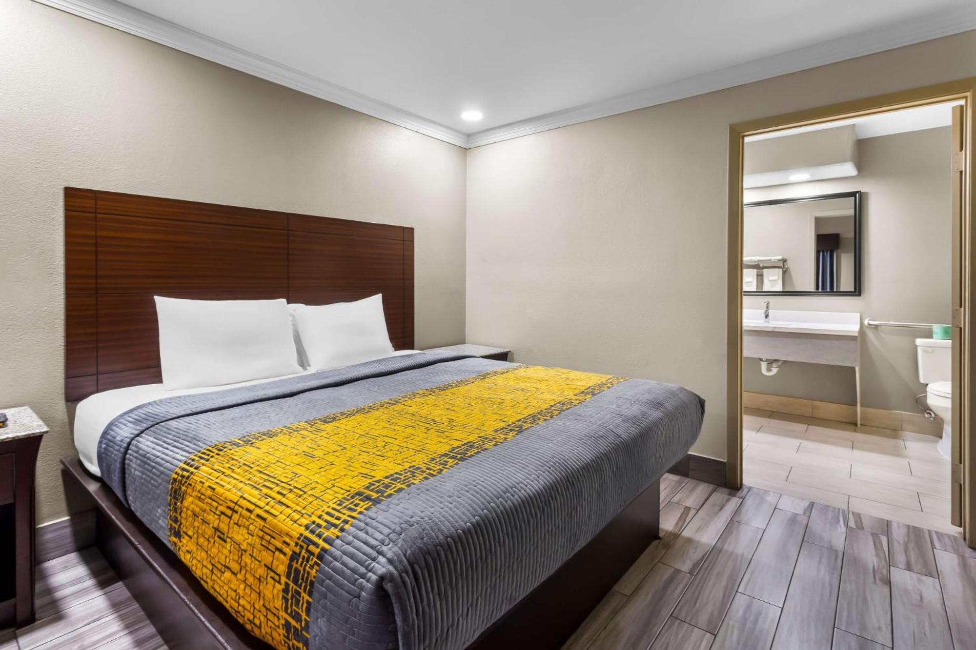 Americas Best Value Inn Houston Heights At I-45 Kültér fotó