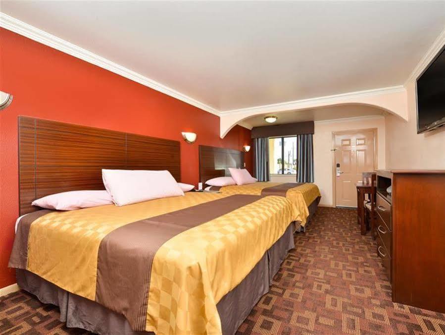 Americas Best Value Inn Houston Heights At I-45 Kültér fotó